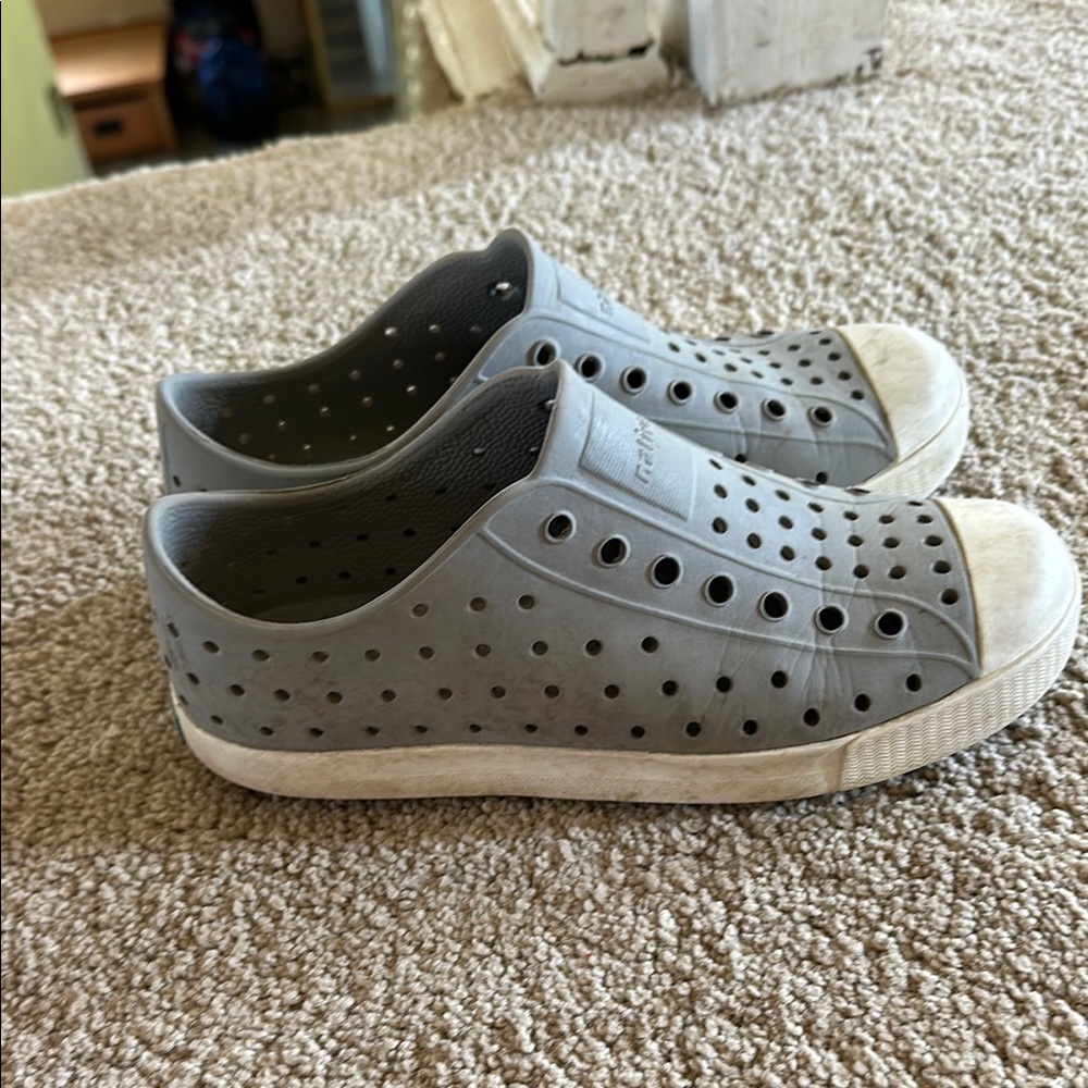 Native Shoes - Picture 4 of 4